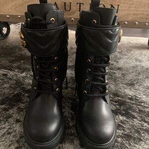 Barely Used GUCCI Women’s Ankle Boot Black Leather Size 6 Used in MINT Condition